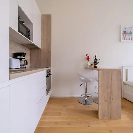 Apartment Silksuite By Rentez Prag